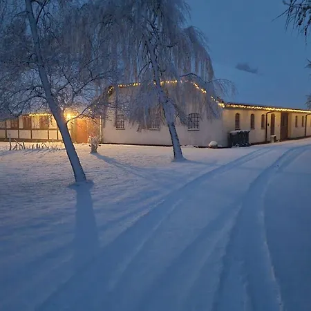 Bauernhofferien Auf Mon ベッド・アンド・ブレックファスト Askeby